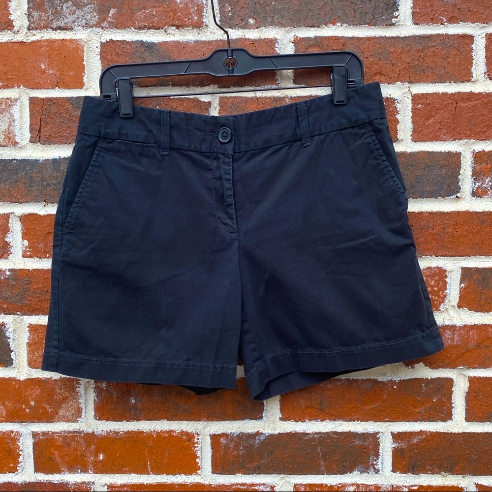 4for$20 LOFT size 6 black chino shorts.
